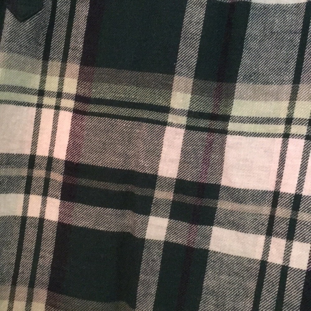 Green flannel - Picture 2 of 5